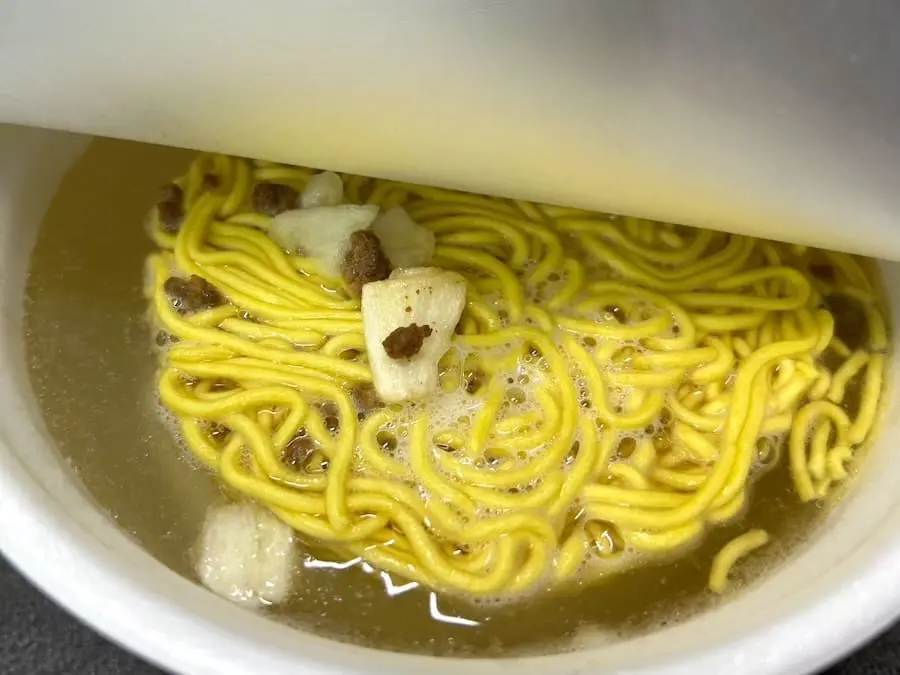 エースコックの「名もなき下敷きスパゲッティ味」を実食！お弁当のあの味がカップ麺で完全再現