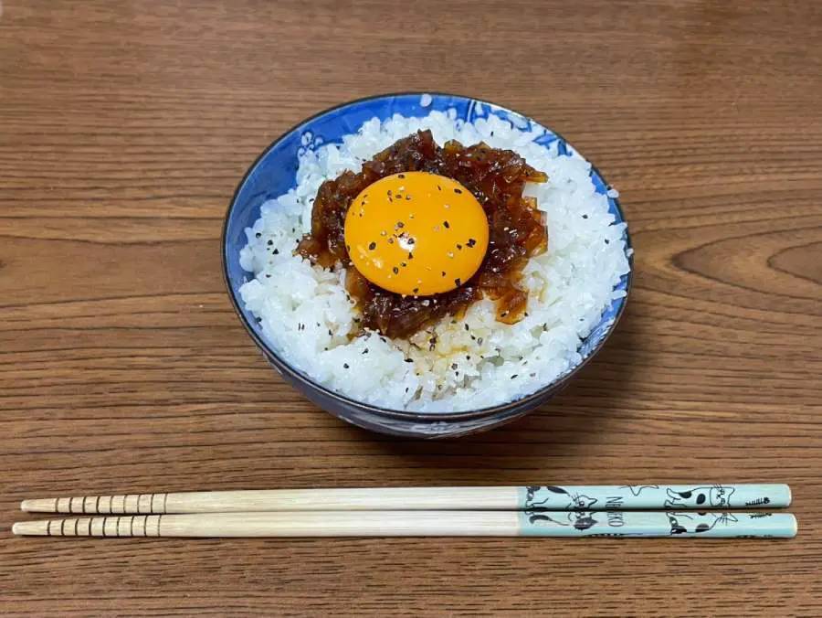 とある有名店の「朝しか出さない卵かけご飯」を料理研究家・リュウジさんが虚無レシピで再現