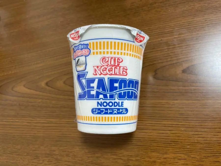 カップ麺のフタが勝手に開いちゃう問題を簡単解決！警視庁災害対策課紹介のライフハック技を試してみた