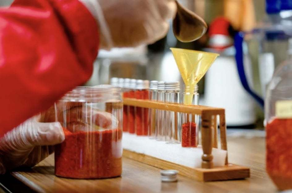 料理ごとに使い分けられる唐辛子の調味料「1KAKU」をMakuake限定で発売開始