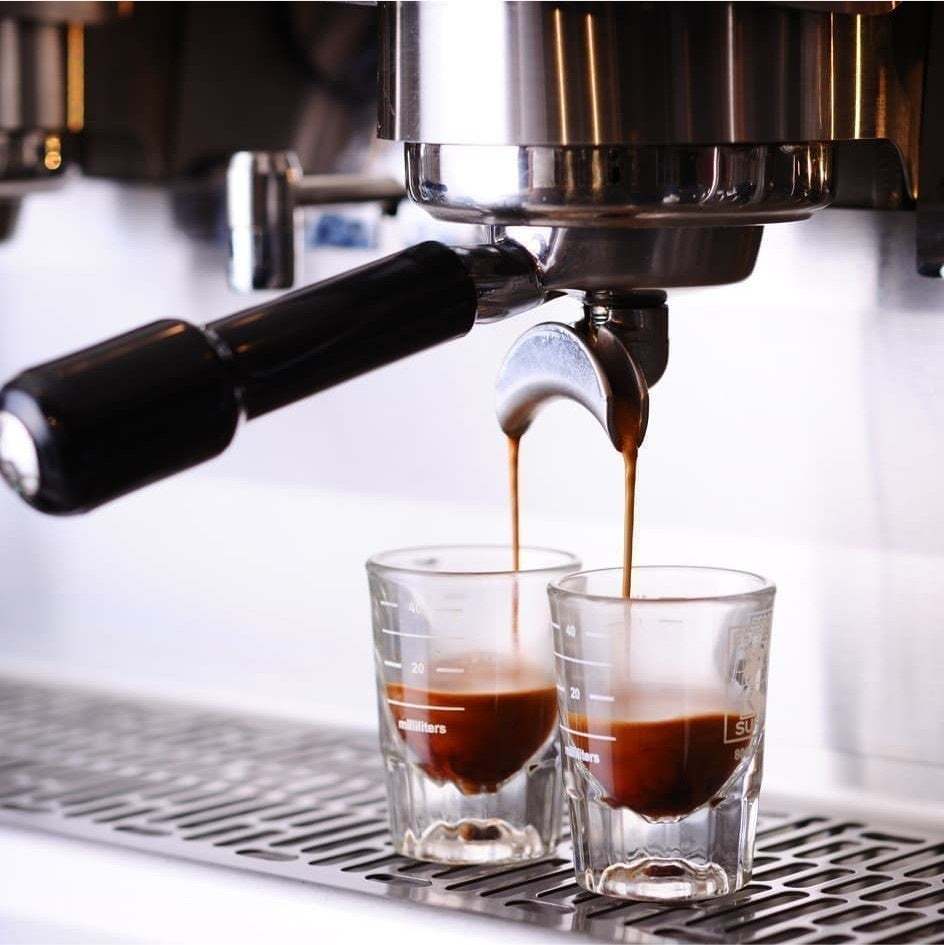 “今”を編集するコーヒーショップ「Roasted COFFEE LABORATORY」より、エスプレッソチョコソースが決め手の「ティラミスビスケットホットケーキ」を2月13日(月)新発売