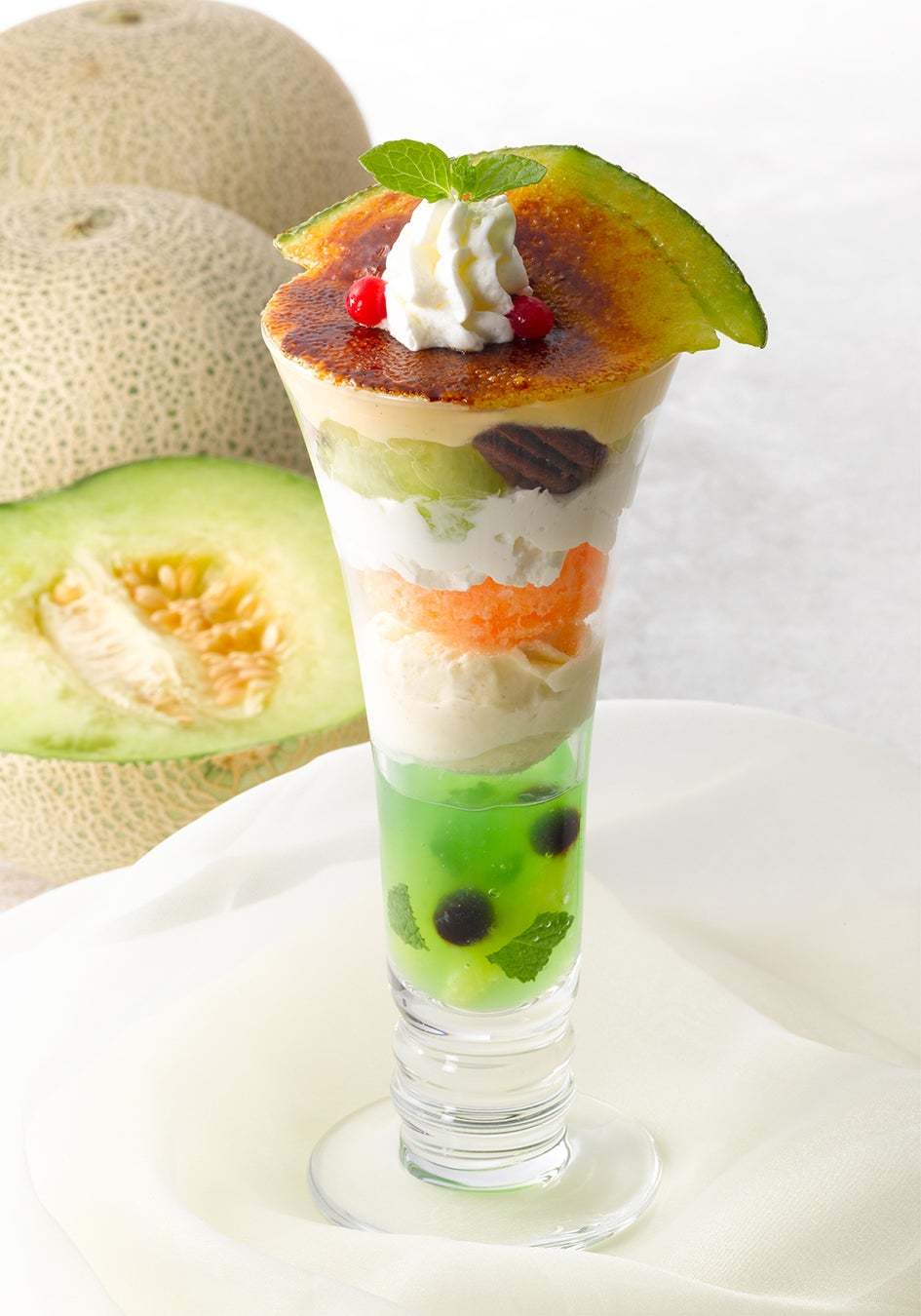 フレッシュメロンの芳醇な香りと甘さが引き立つ爽やかな夏メニュー夏季限定デザート 『Melon＆Granita』～7月5日（水）から全国のロイヤルホストで販売～
