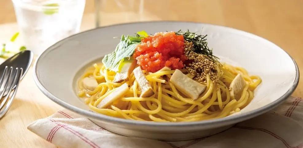 生麺パスタに季節商品が新登場！蟹の旨味とトマトクリームのなめらかさが絶妙『紅ずわい蟹の贅沢トマトクリームソースパスタ』11月1日（水）販売開始！